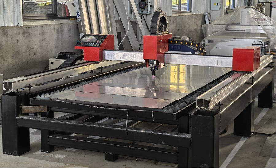 産業グレード3015水冷式金属ファイバーレーザー切断機150 - Industrial Laser Cutting Machine Price のレビューと価格