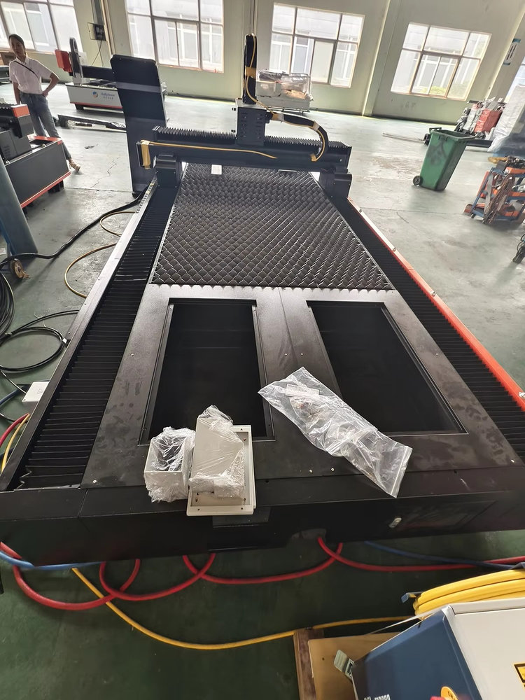 金属レーザー切断機価格 工業用CNCファイバー - Industrial Laser Cutting Machine Price のレビューと価格